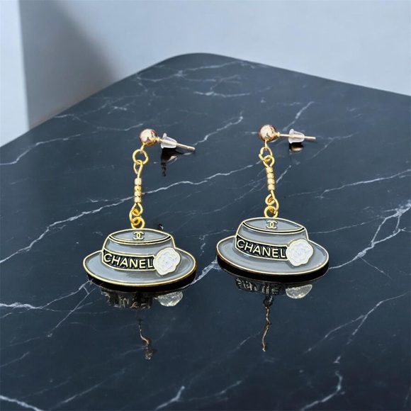 Handmade Jewelry - Chanel Gold and Black Hat zipper pull